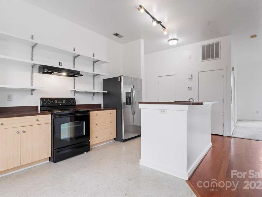 1204 Caldwell Street, Charlotte, NC 28206.  MLS# CAR4290307, YatesRealty ID 33177. 