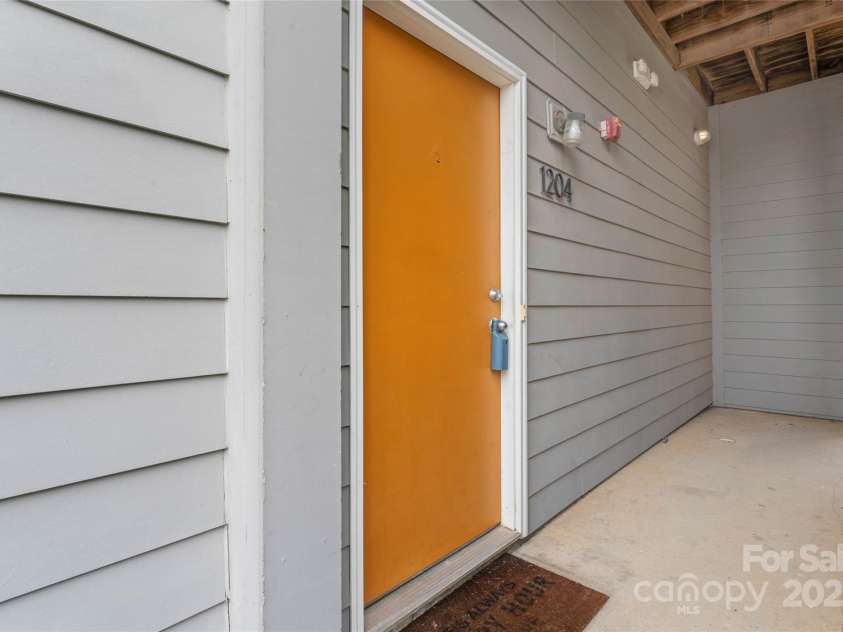 1204 Caldwell Street, Charlotte, NC 28206.  MLS# CAR4290307, YatesRealty ID 33177. 