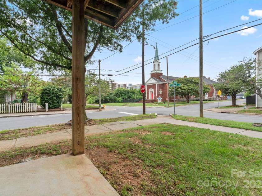 1204 Caldwell Street, Charlotte, NC 28206.  MLS# CAR4290307, YatesRealty ID 33177. 
