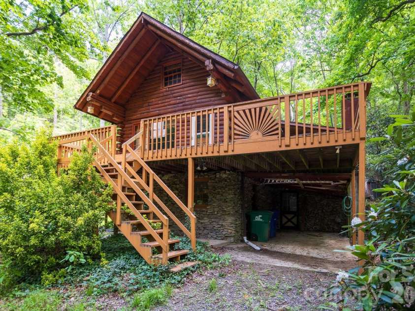 305 Melanie Lane, Black Mountain, NC 28711.  MLS# CAR4396902, YatesRealty ID 33177. 
