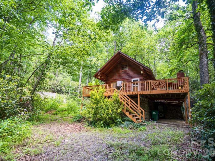 305 Melanie Lane, Black Mountain, NC 28711.  MLS# CAR4396902, YatesRealty ID 33177. 