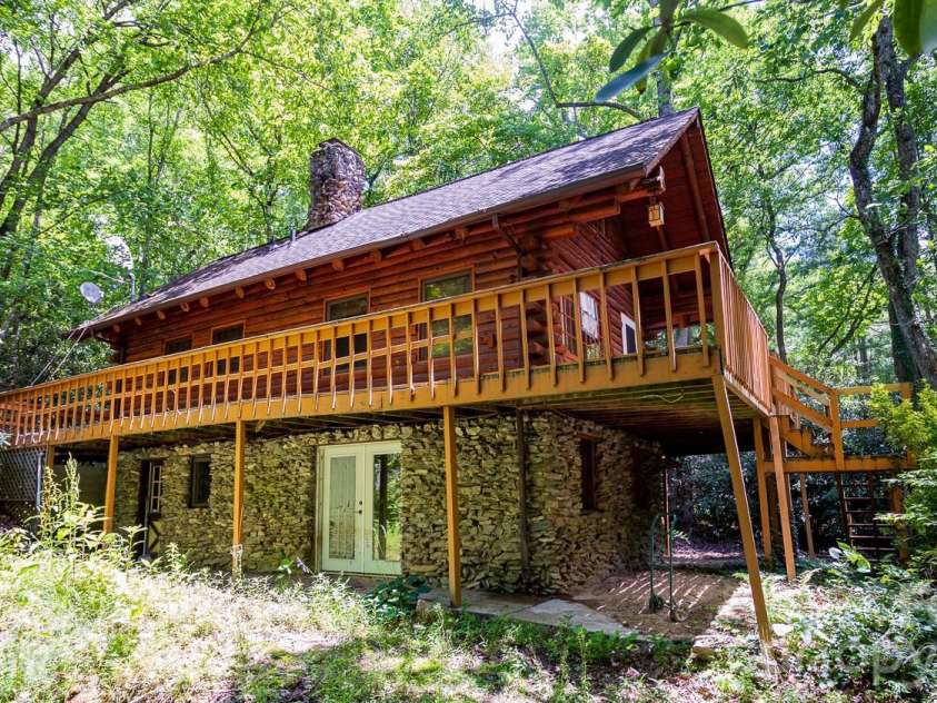 305 Melanie Lane, Black Mountain, NC 28711.  MLS# CAR4396902, YatesRealty ID 33177. 