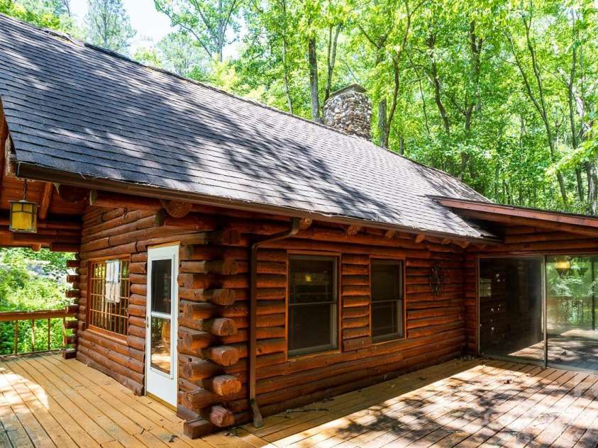 305 Melanie Lane, Black Mountain, NC 28711.  MLS# CAR4396902, YatesRealty ID 33177. 