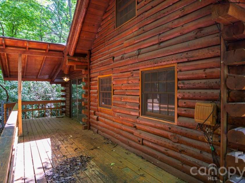 305 Melanie Lane, Black Mountain, NC 28711.  MLS# CAR4396902, YatesRealty ID 33177. 