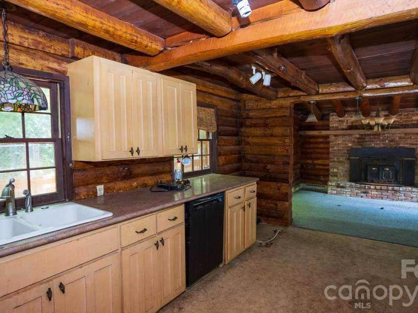 305 Melanie Lane, Black Mountain, NC 28711.  MLS# CAR4396902, YatesRealty ID 33177. 