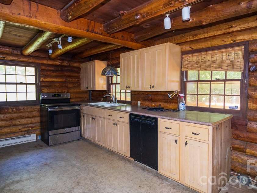305 Melanie Lane, Black Mountain, NC 28711.  MLS# CAR4396902, YatesRealty ID 33177. 