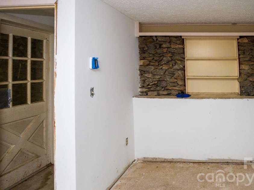 305 Melanie Lane, Black Mountain, NC 28711.  MLS# CAR4396902, YatesRealty ID 33177. 