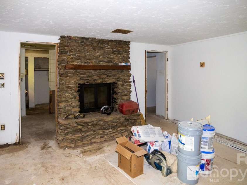 305 Melanie Lane, Black Mountain, NC 28711.  MLS# CAR4396902, YatesRealty ID 33177. 