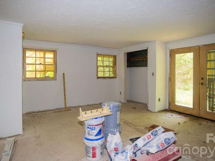 305 Melanie Lane, Black Mountain, NC 28711.  MLS# CAR4396902, YatesRealty ID 33177. 