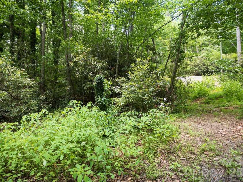 305 Melanie Lane, Black Mountain, NC 28711.  MLS# CAR4396902, YatesRealty ID 33177. 