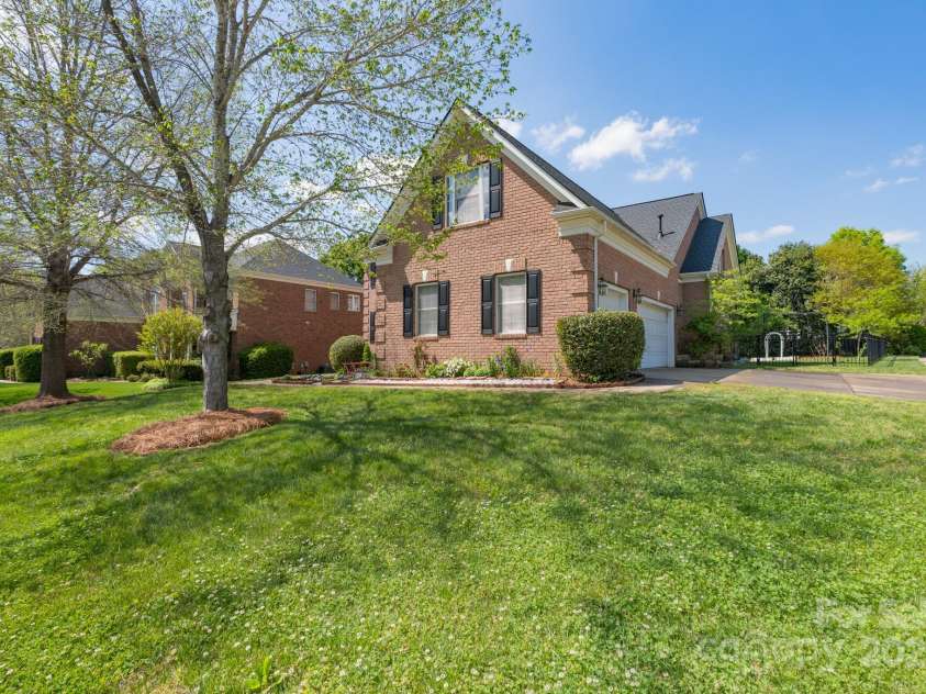 3304 Taviston Drive, Waxhaw, NC 28173.  MLS# CAR4234395, YatesRealty ID 33178. 