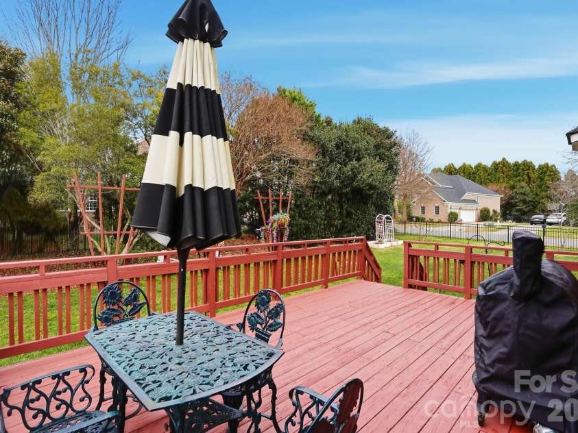 3304 Taviston Drive, Waxhaw, NC 28173.  MLS# CAR4335355, YatesRealty ID 33178. 