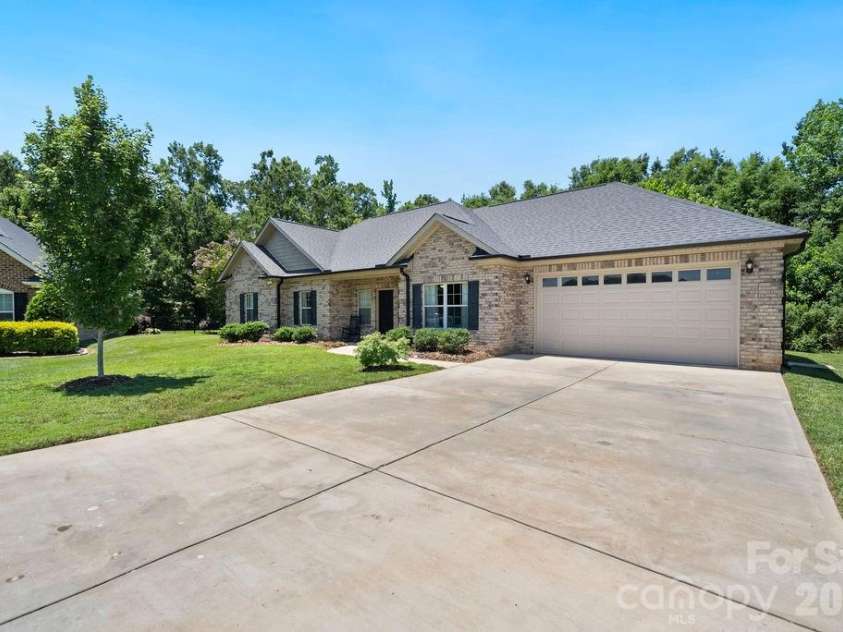 5226 Sustar Drive, Monroe, NC 28110.  MLS# CAR4392806, YatesRealty ID 33178. 