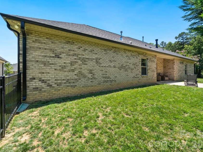 5226 Sustar Drive, Monroe, NC 28110.  MLS# CAR4392806, YatesRealty ID 33178. 