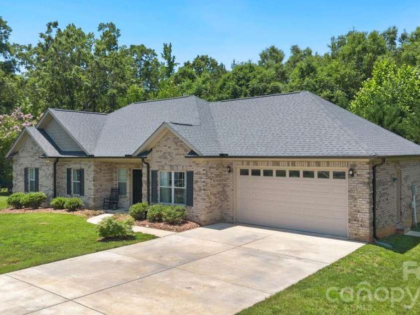 5226 Sustar Drive, Monroe, NC 28110.  MLS# CAR4392806, YatesRealty ID 33178. 