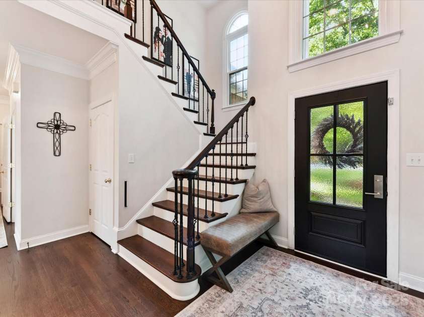 4032 Cambridge Hill Lane, Charlotte, NC 28270.  MLS# CAR4277573, YatesRealty ID 33179. 2-story entry