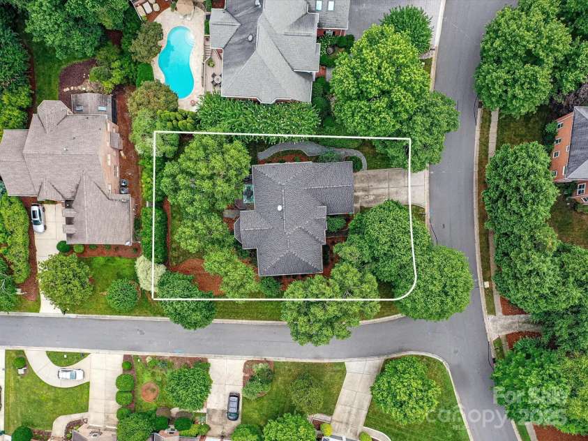 4032 Cambridge Hill Lane, Charlotte, NC 28270.  MLS# CAR4277573, YatesRealty ID 33179. Aerial shot of the corner lot