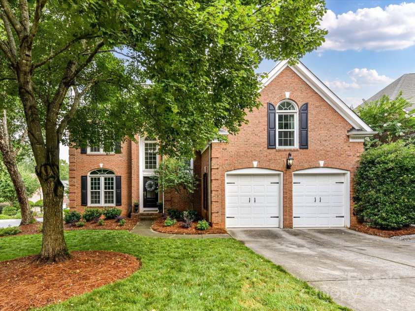 4032 Cambridge Hill Lane, Charlotte, NC 28270.  MLS# CAR4277573, YatesRealty ID 33179. Welcome Home to 4032 Cambridge Hill Lane in popular Providence Heights!