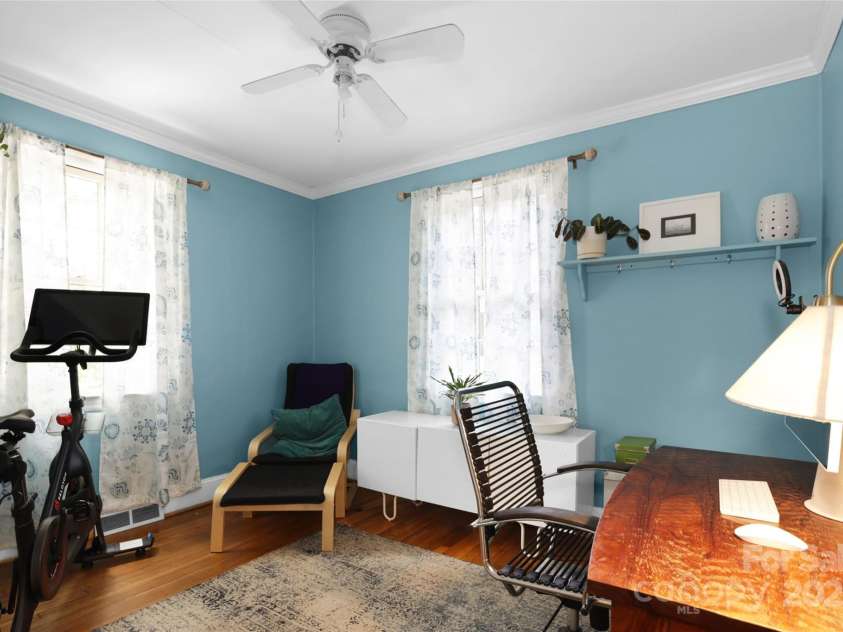 1825 Beckwith Place, Charlotte, NC 28205.  MLS# CAR4282243, YatesRealty ID 33180. 