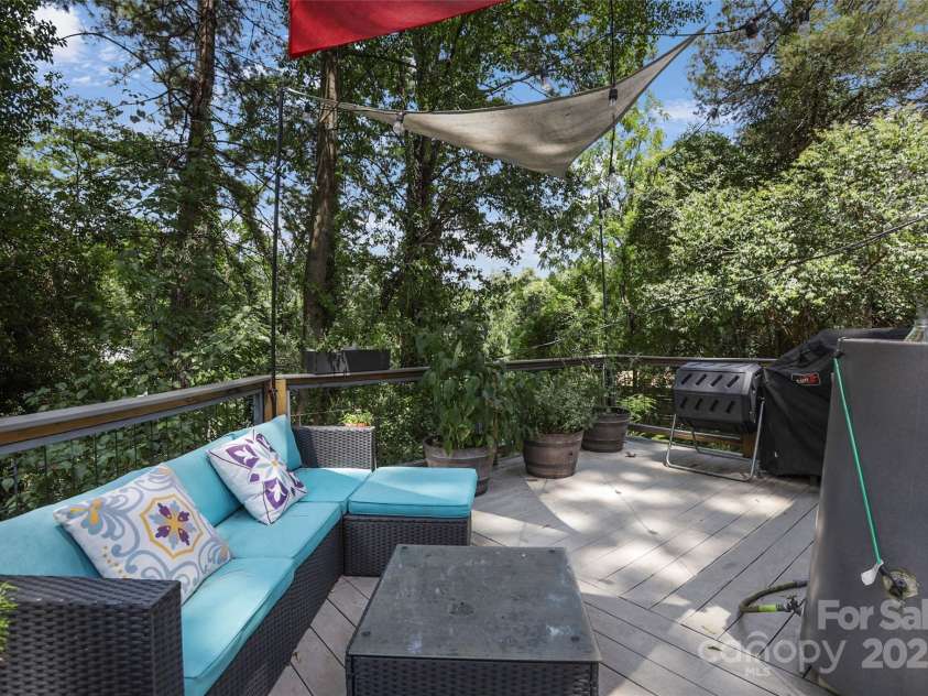 1825 Beckwith Place, Charlotte, NC 28205.  MLS# CAR4282243, YatesRealty ID 33180. 