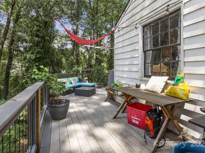 1825 Beckwith Place, Charlotte, NC 28205.  MLS# CAR4282243, YatesRealty ID 33180. 