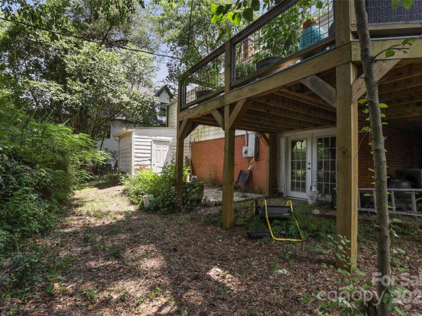 1825 Beckwith Place, Charlotte, NC 28205.  MLS# CAR4282243, YatesRealty ID 33180. 