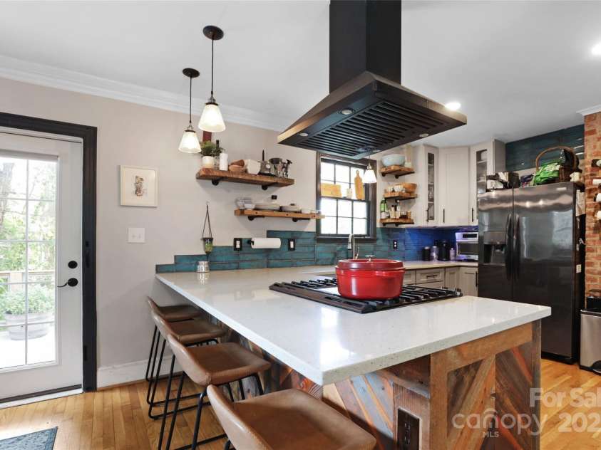 1825 Beckwith Place, Charlotte, NC 28205.  MLS# CAR4282243, YatesRealty ID 33180. 
