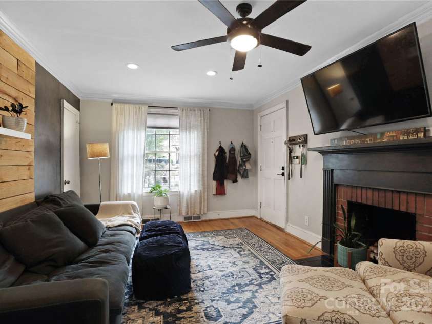 1825 Beckwith Place, Charlotte, NC 28205.  MLS# CAR4282243, YatesRealty ID 33180. 