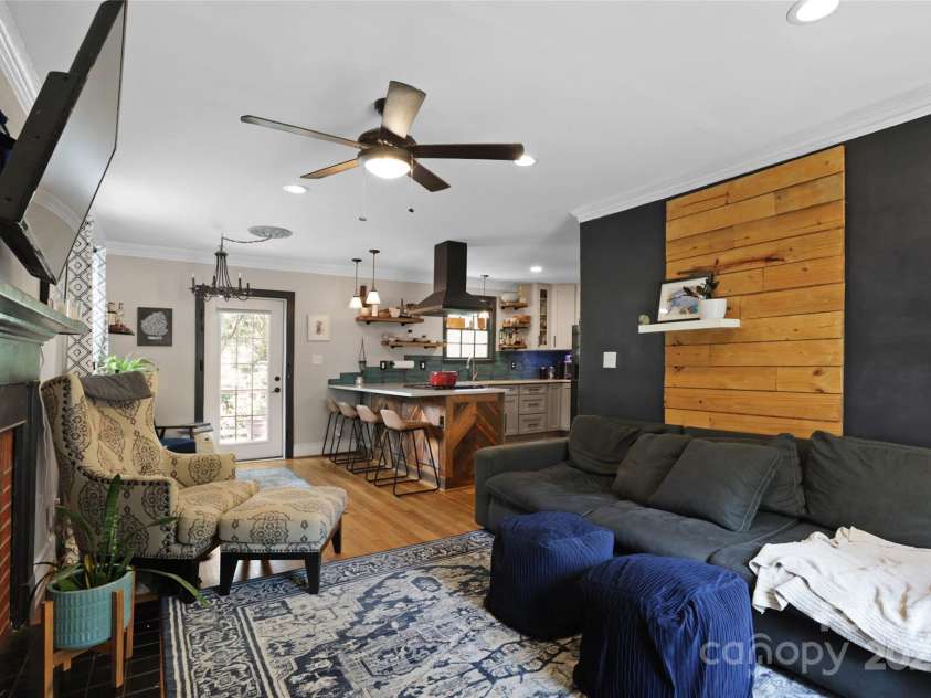 1825 Beckwith Place, Charlotte, NC 28205.  MLS# CAR4282243, YatesRealty ID 33180. 