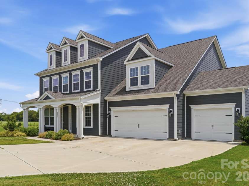 3205 Kintore Lane, Concord, NC 28027.  MLS# CAR4394370, YatesRealty ID 33180. 