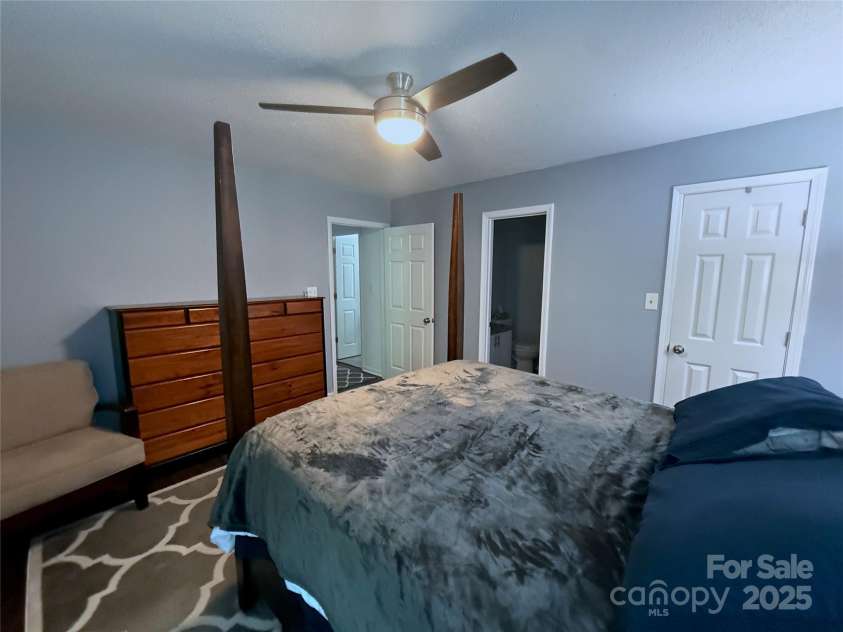 6007 Crosswood Court, Charlotte, NC 28215.  MLS# CAR4271752, YatesRealty ID 33181. 