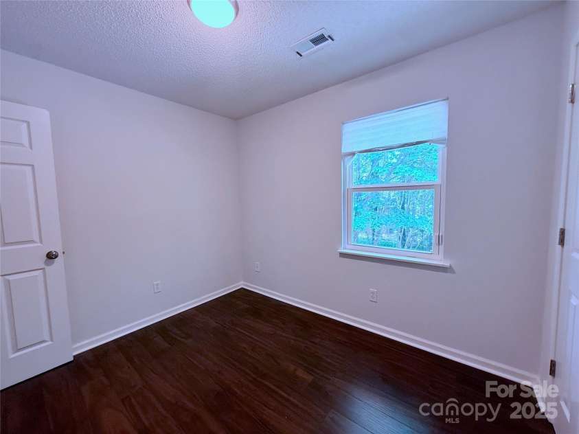 6007 Crosswood Court, Charlotte, NC 28215.  MLS# CAR4271752, YatesRealty ID 33181. 