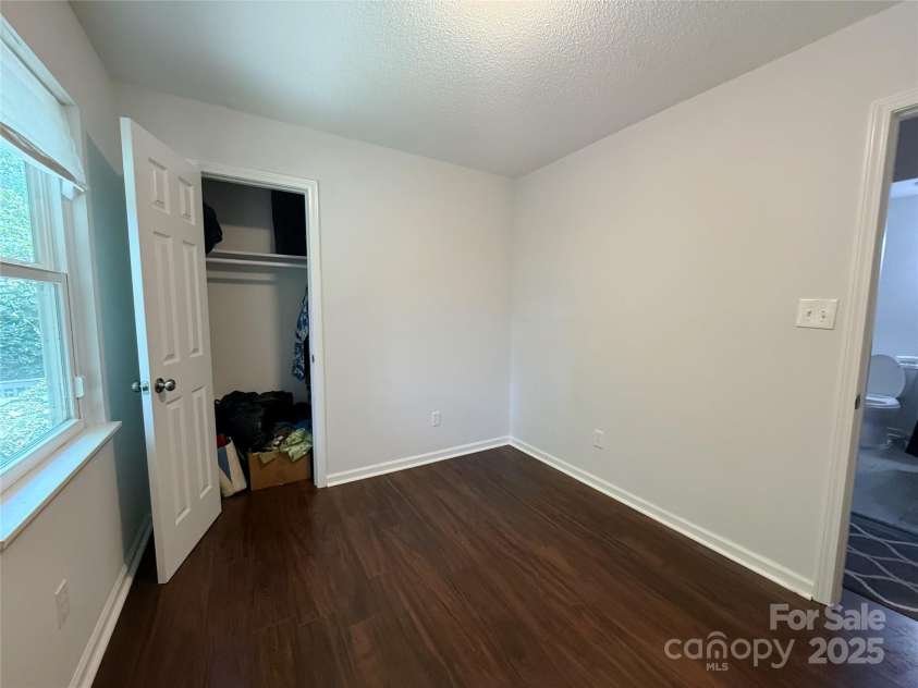 6007 Crosswood Court, Charlotte, NC 28215.  MLS# CAR4271752, YatesRealty ID 33181. 