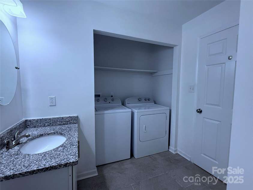 6007 Crosswood Court, Charlotte, NC 28215.  MLS# CAR4271752, YatesRealty ID 33181. 