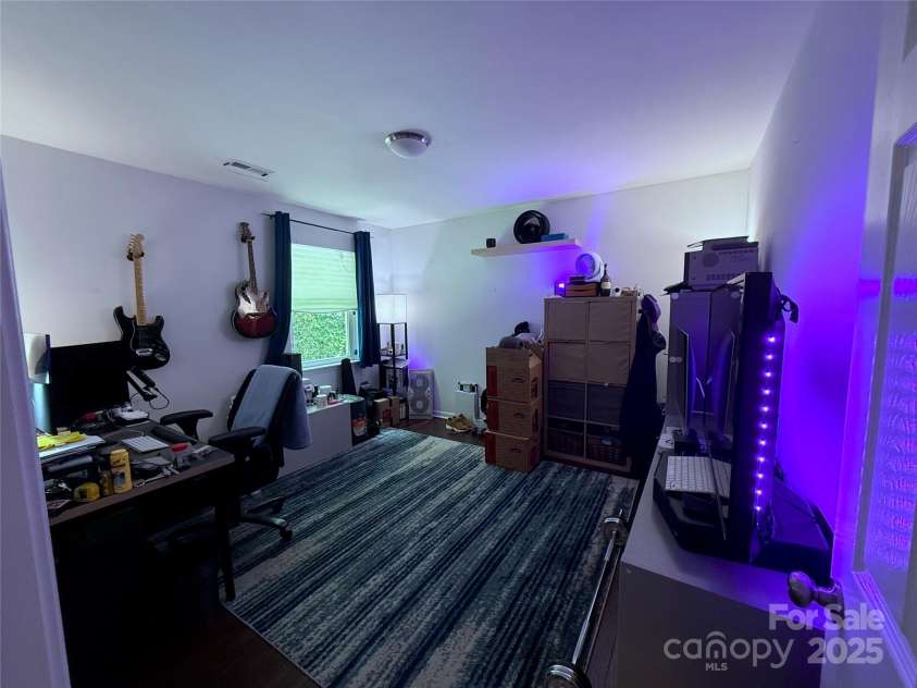6007 Crosswood Court, Charlotte, NC 28215.  MLS# CAR4271752, YatesRealty ID 33181. 