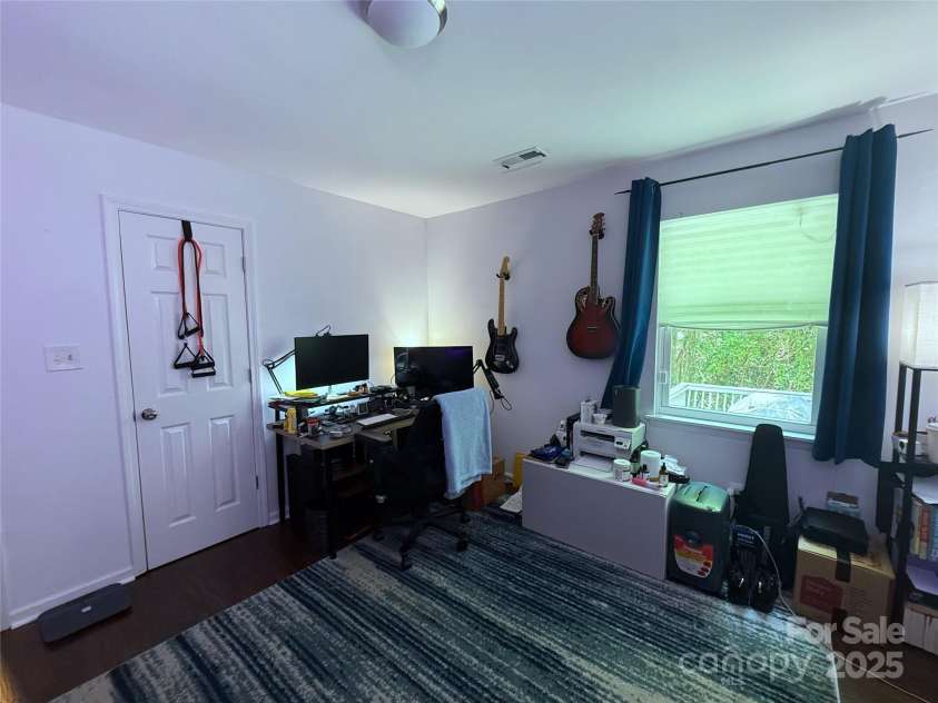 6007 Crosswood Court, Charlotte, NC 28215.  MLS# CAR4271752, YatesRealty ID 33181. 