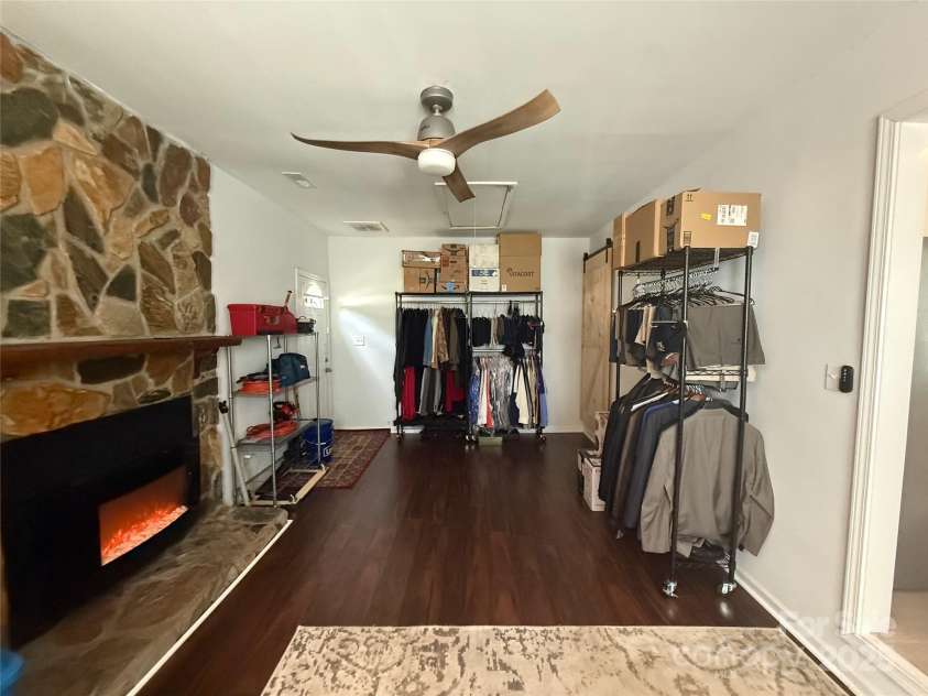 6007 Crosswood Court, Charlotte, NC 28215.  MLS# CAR4271752, YatesRealty ID 33181. 