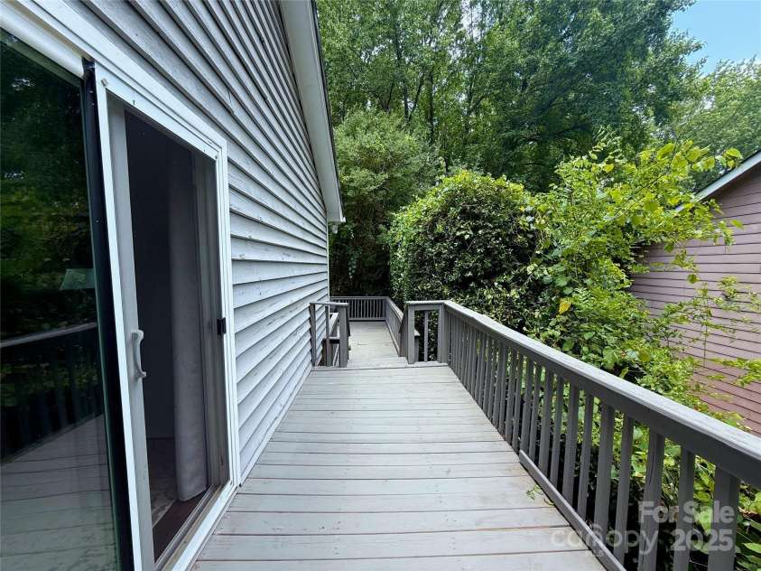 6007 Crosswood Court, Charlotte, NC 28215.  MLS# CAR4271752, YatesRealty ID 33181. 