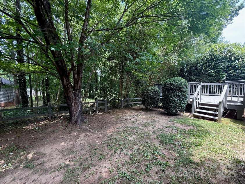 6007 Crosswood Court, Charlotte, NC 28215.  MLS# CAR4271752, YatesRealty ID 33181. 