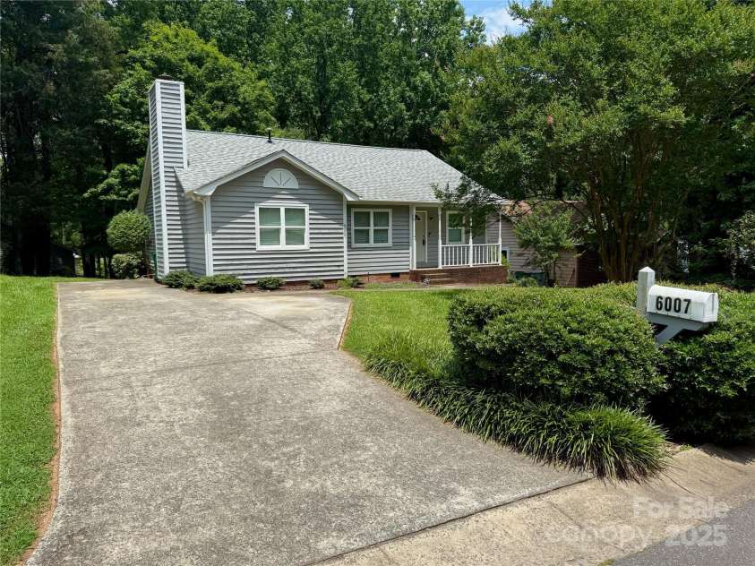 6007 Crosswood Court, Charlotte, NC 28215.  MLS# CAR4271752, YatesRealty ID 33181. 