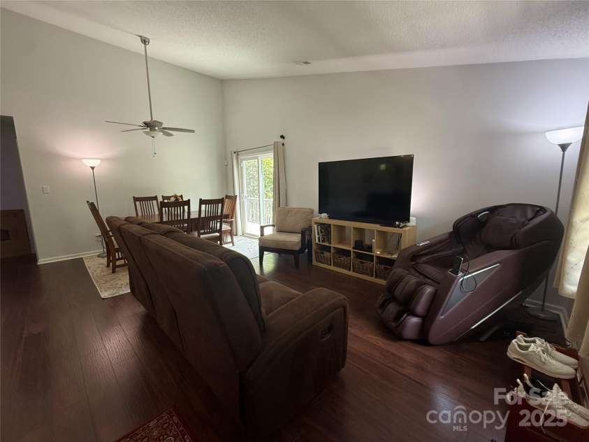 6007 Crosswood Court, Charlotte, NC 28215.  MLS# CAR4271752, YatesRealty ID 33181. 