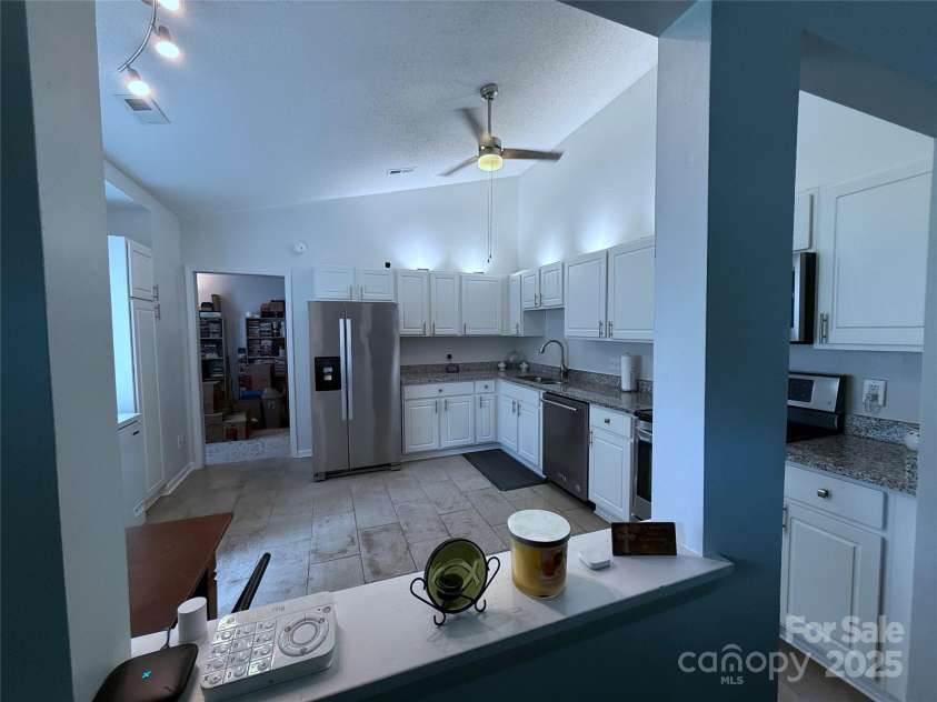 6007 Crosswood Court, Charlotte, NC 28215.  MLS# CAR4271752, YatesRealty ID 33181. 