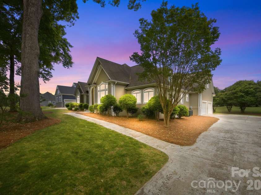 242 Mallard Way, Mooresville, NC 28117.  MLS# CAR4381736, YatesRealty ID 33182. 