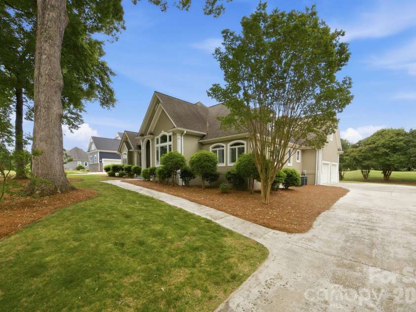 242 Mallard Way, Mooresville, NC 28117.  MLS# CAR4381736, YatesRealty ID 33182. 