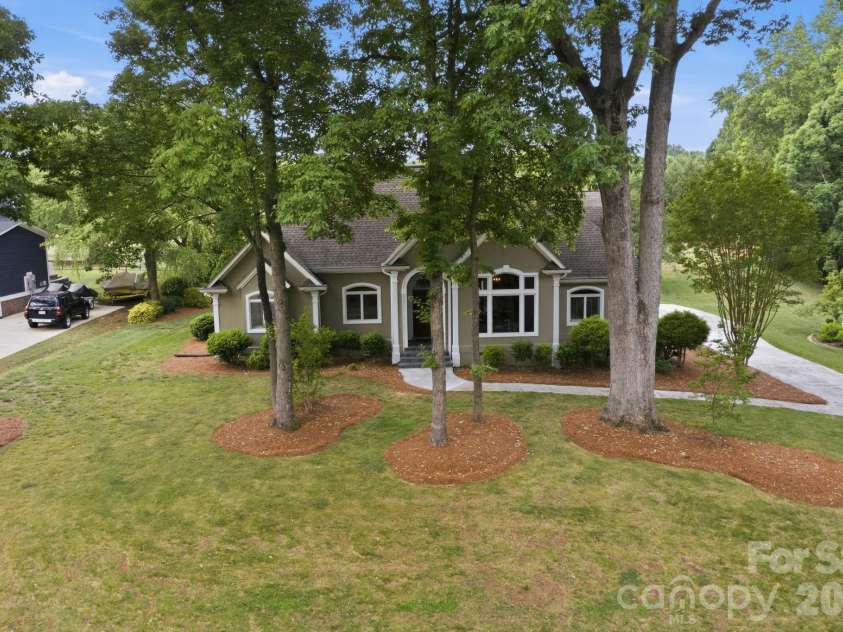 242 Mallard Way, Mooresville, NC 28117.  MLS# CAR4381736, YatesRealty ID 33182. 