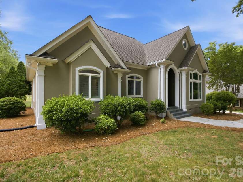 242 Mallard Way, Mooresville, NC 28117.  MLS# CAR4381736, YatesRealty ID 33182. 