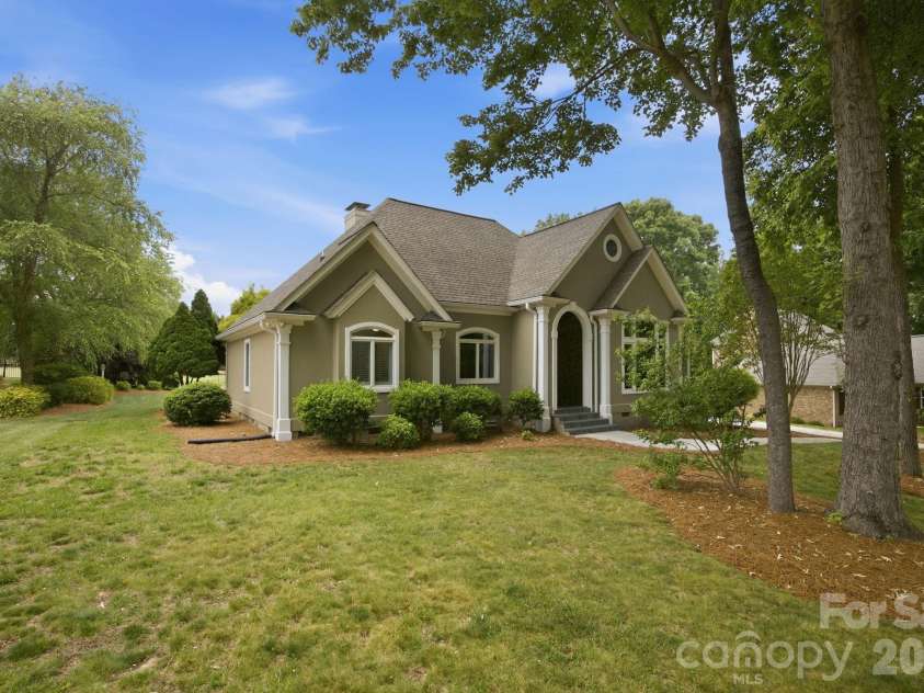 242 Mallard Way, Mooresville, NC 28117.  MLS# CAR4381736, YatesRealty ID 33182. 