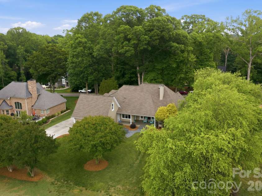 242 Mallard Way, Mooresville, NC 28117.  MLS# CAR4381736, YatesRealty ID 33182. 