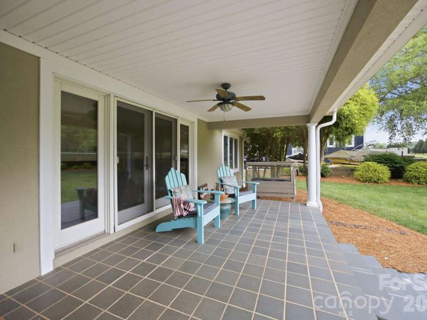 242 Mallard Way, Mooresville, NC 28117.  MLS# CAR4381736, YatesRealty ID 33182. 