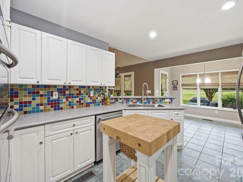 242 Mallard Way, Mooresville, NC 28117.  MLS# CAR4381736, YatesRealty ID 33182. 